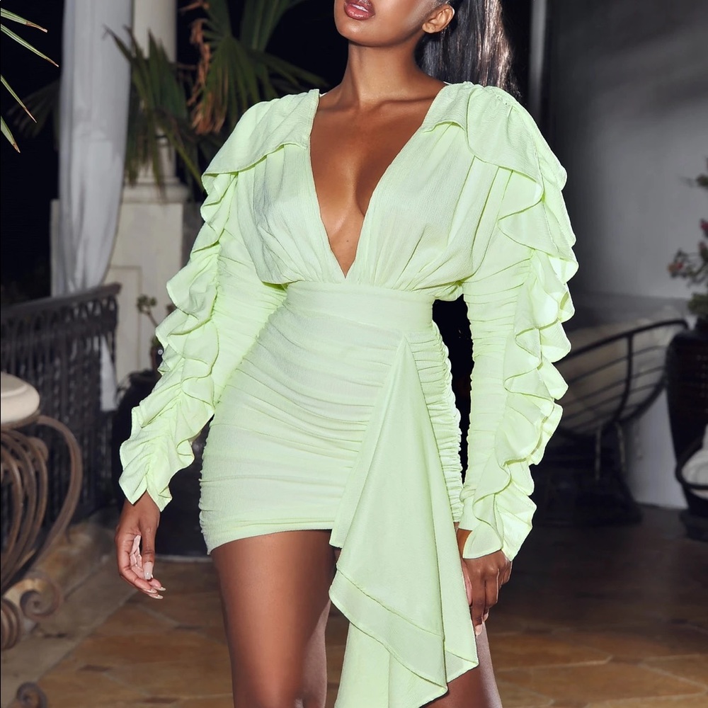 MISS CIRCLE Samara Pale Green Draping Ruffle Sleeve Dress